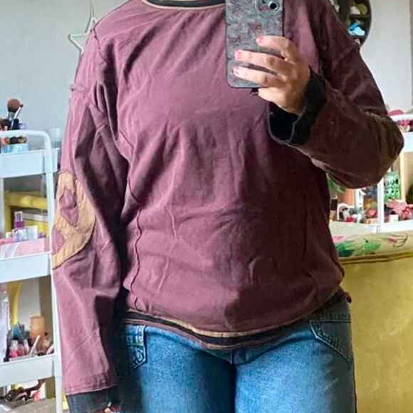 Cozy Peace Patch Oversized Reverse Stitch Color Block Top - Picture 13 of 16